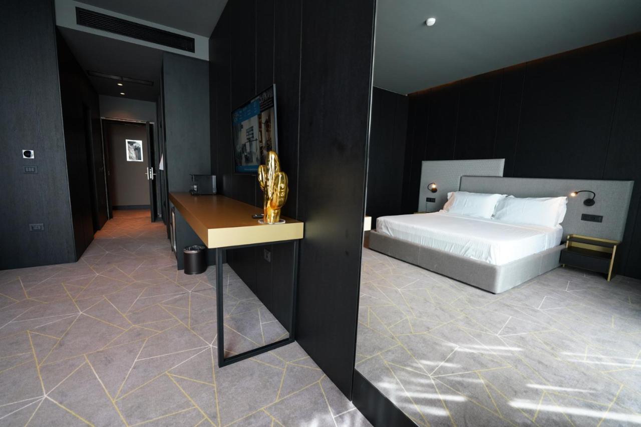 The Central View Boutique Hotel Vlorë Buitenkant foto