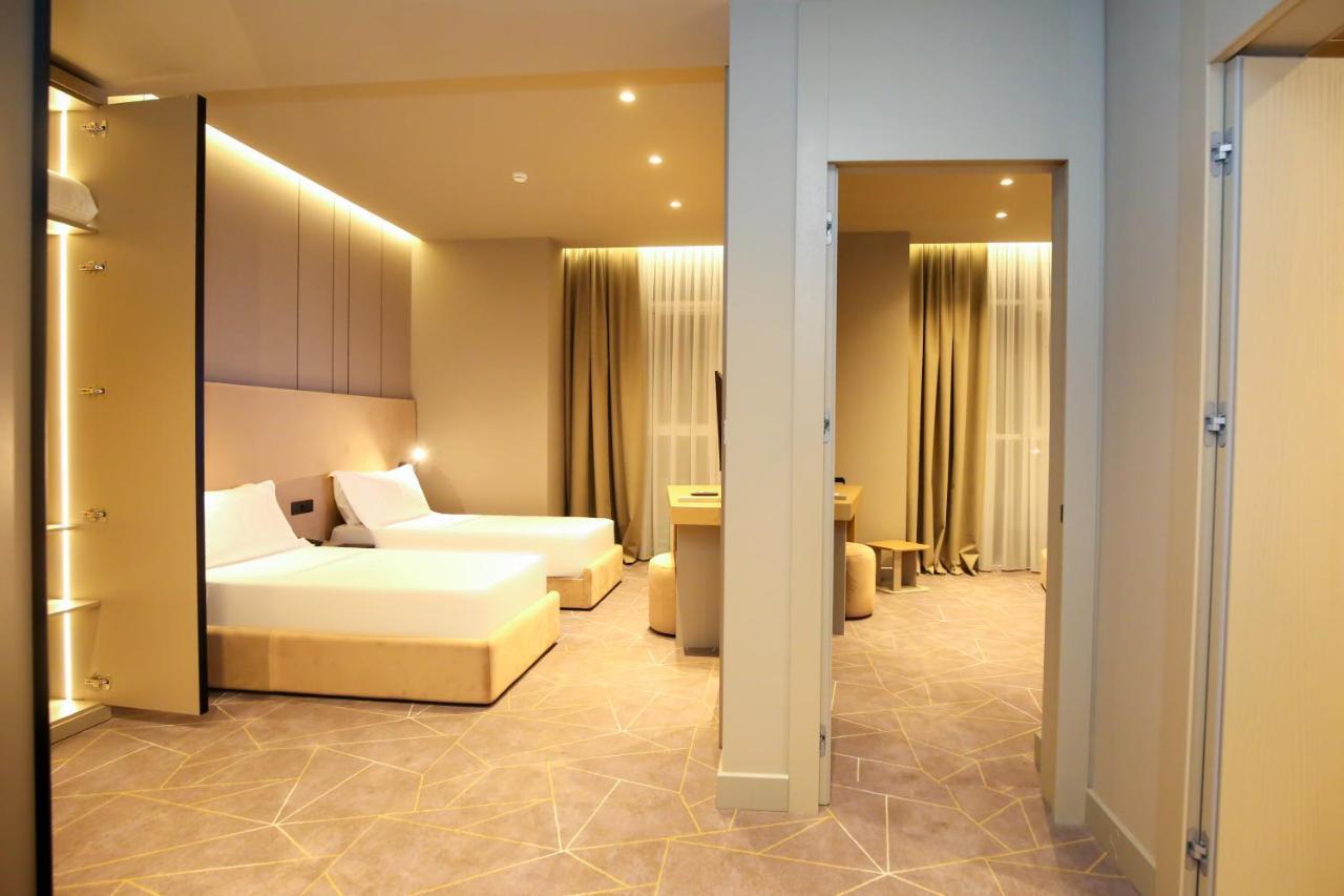 The Central View Boutique Hotel Vlorë Buitenkant foto