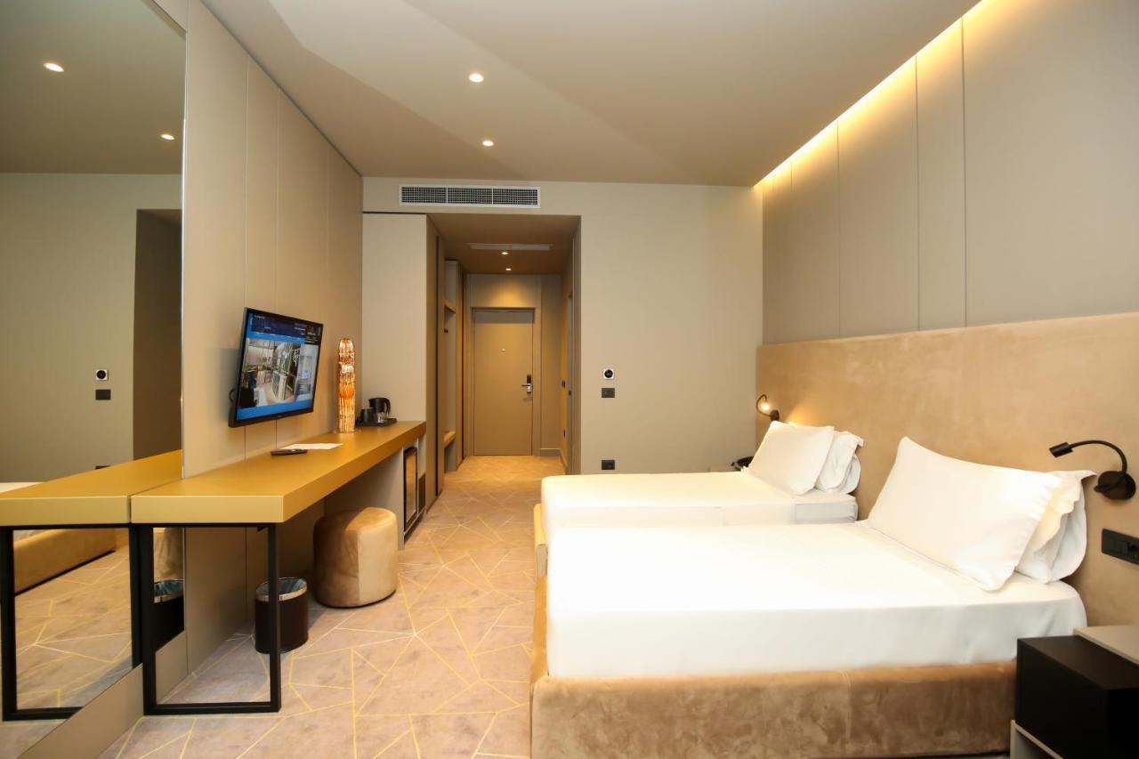The Central View Boutique Hotel Vlorë Buitenkant foto