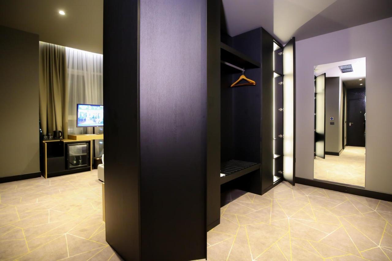 The Central View Boutique Hotel Vlorë Buitenkant foto