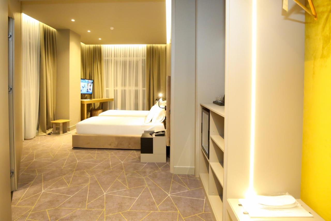 The Central View Boutique Hotel Vlorë Buitenkant foto