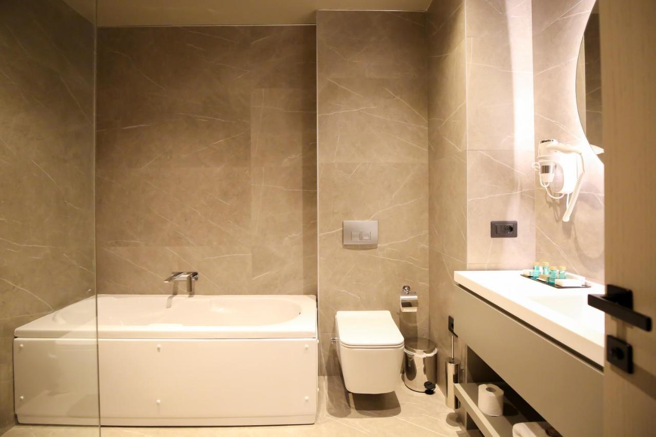 The Central View Boutique Hotel Vlorë Buitenkant foto